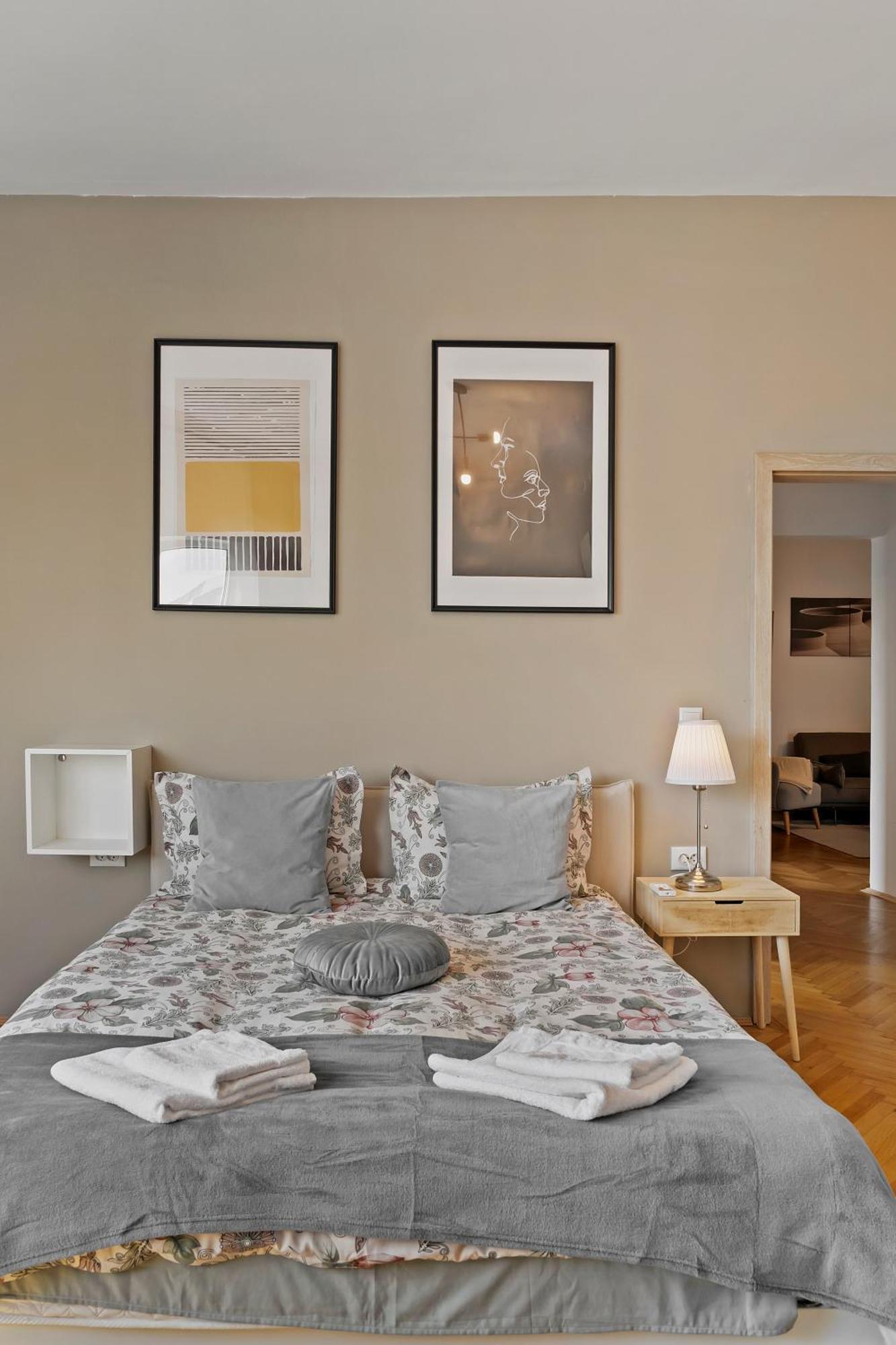 Ultracentral Dreamland Apartment 3 Bdrm Bukares Bagian luar foto